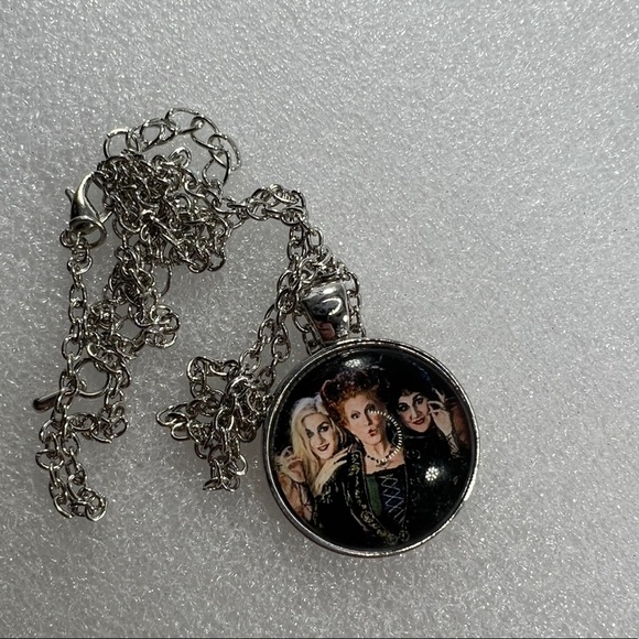 $2 Hocus necklace.  new. $2 WITH ANY ORDER TOTALING $10 OR MORE - Picture 7 of 14